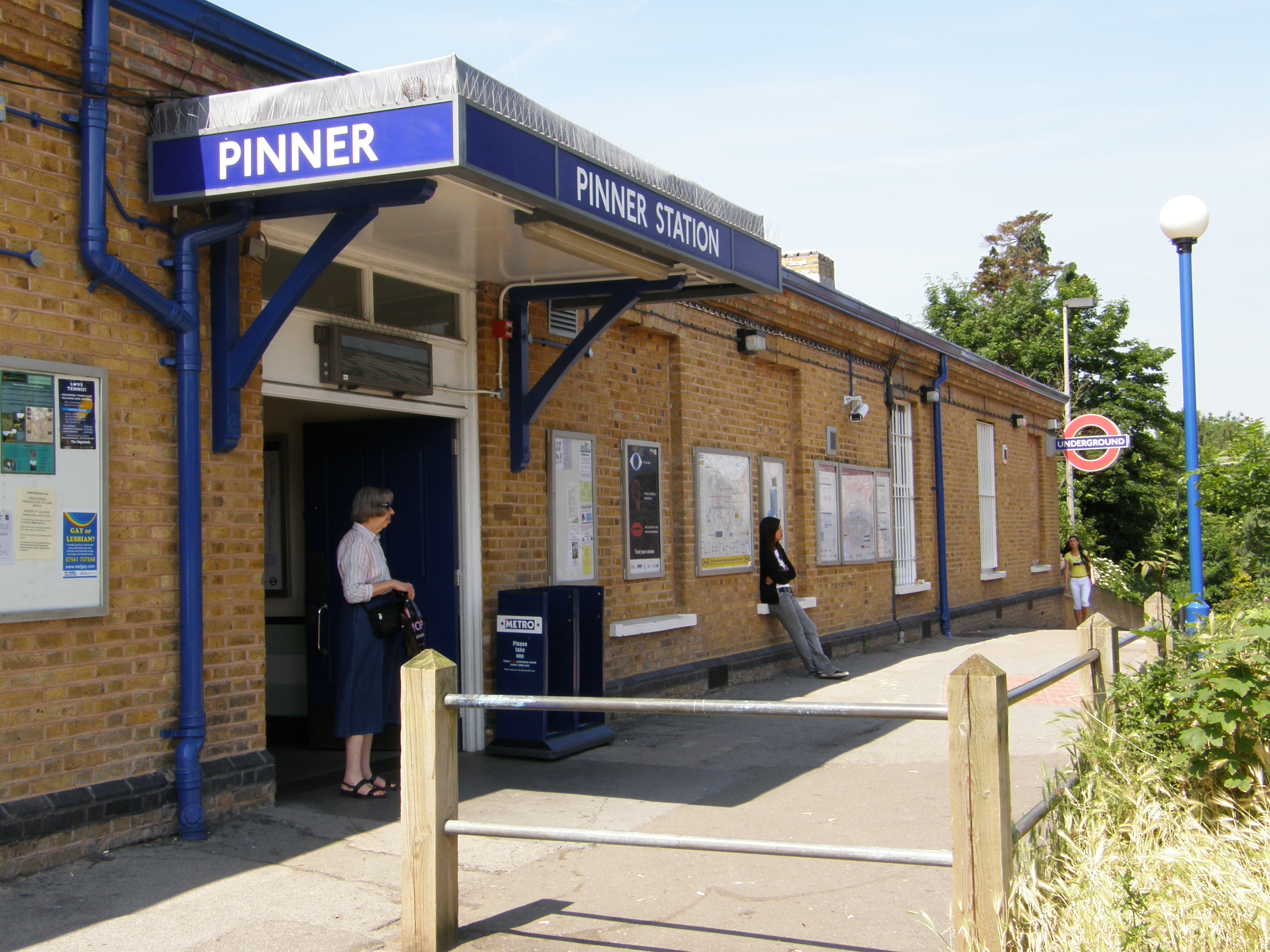 Pinner station A Picture from North Harrow to Watford, Metropolitan