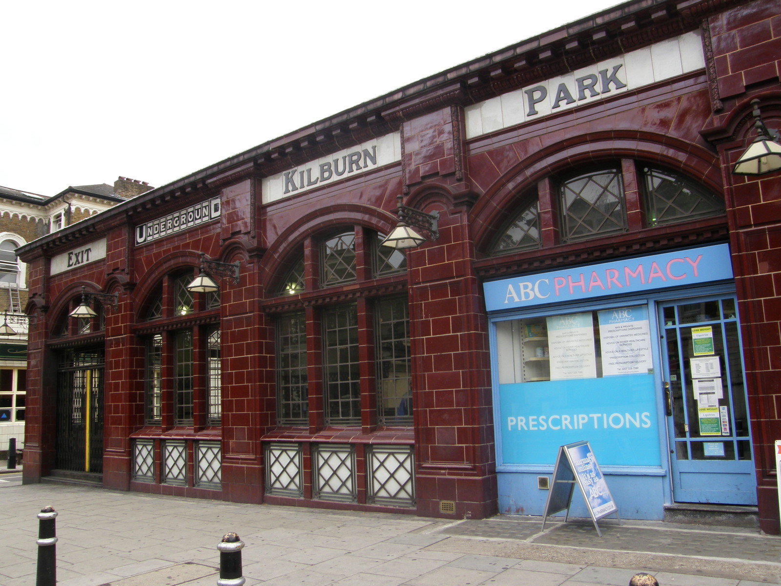 Kilburn Park station