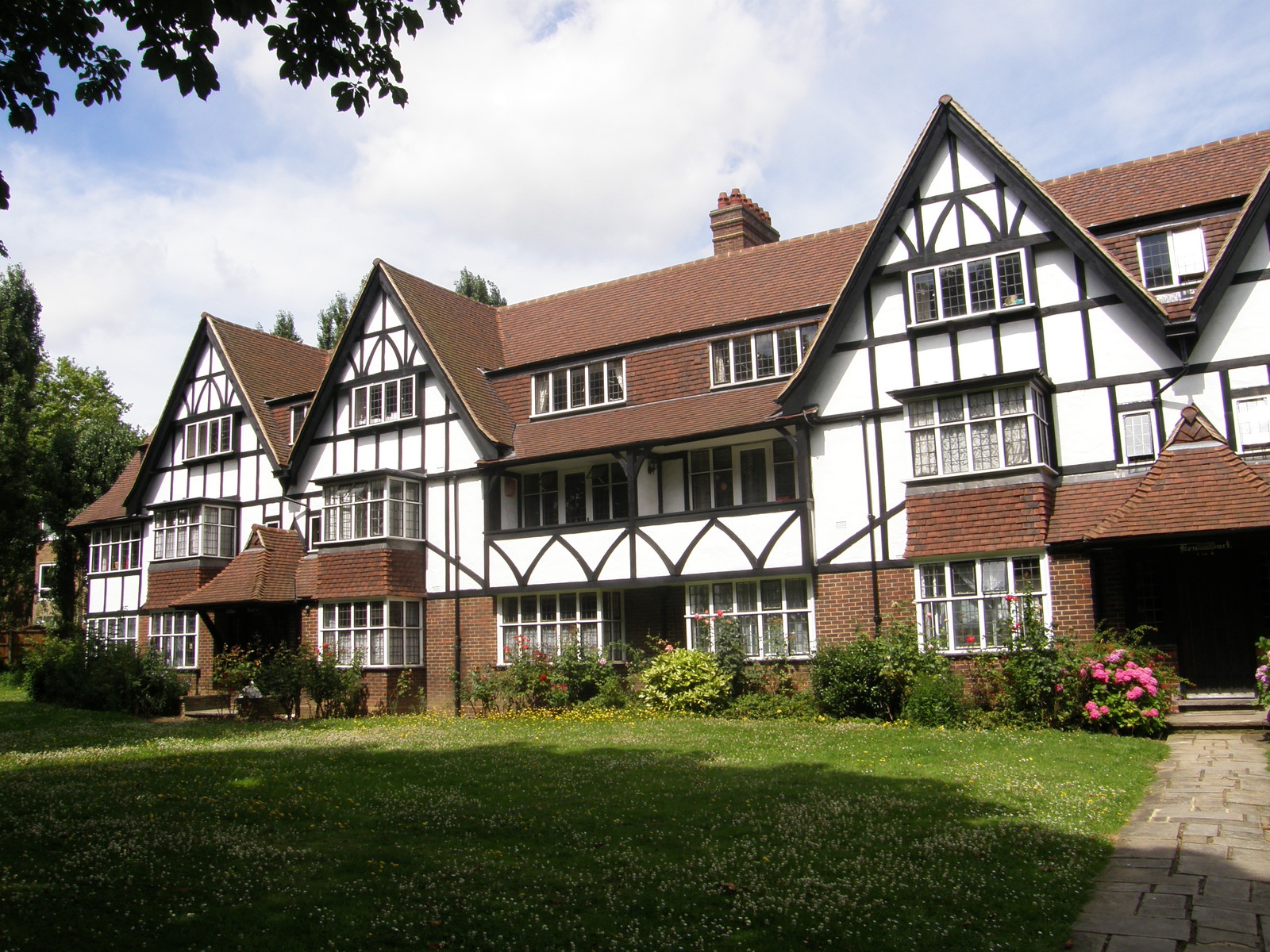 Image from Perivale and Ealing Broadway to Shepherd's Bush