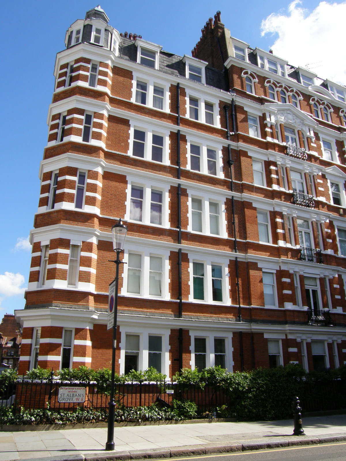 Image from Aldgate to Tower Hill and Gloucester Road to High Street Kensington