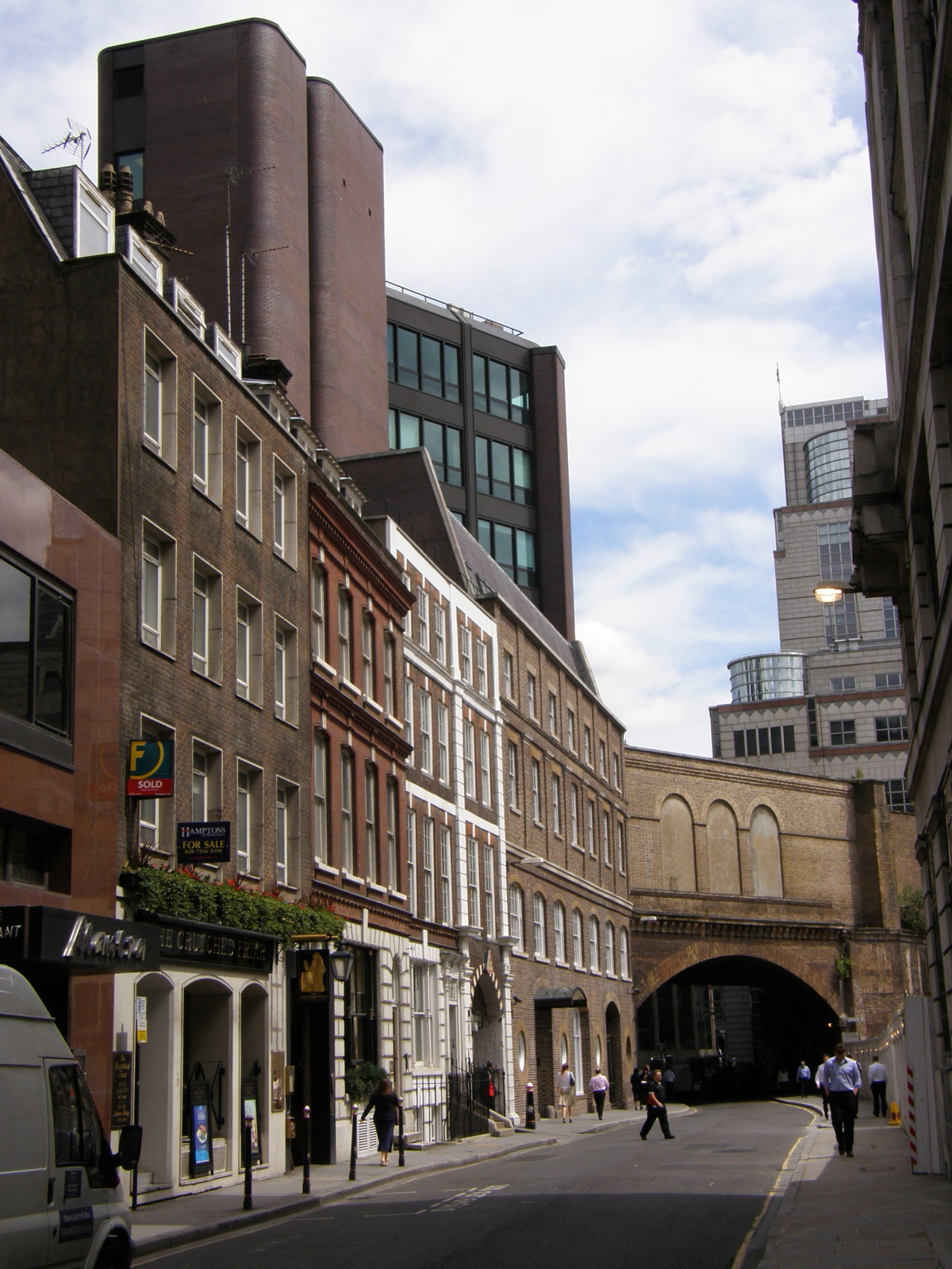 Image from Aldgate to Tower Hill and Gloucester Road to High Street Kensington