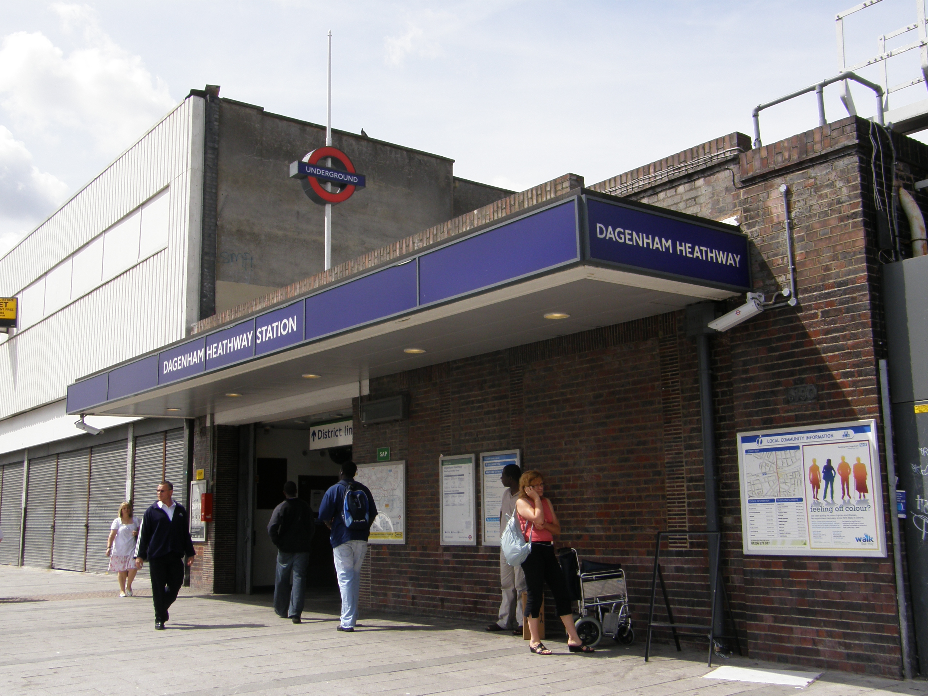 Dagenham Heathway Station A Picture From Becontree To Upminster District Tubewalker The Tube On Foot