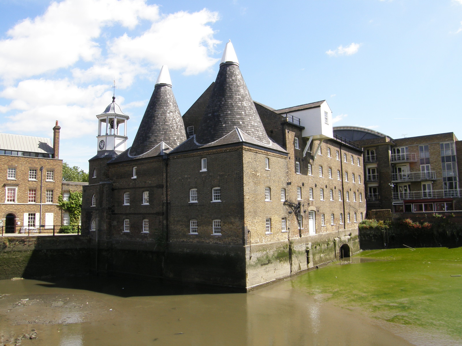 Image from Bow Road to Becontree