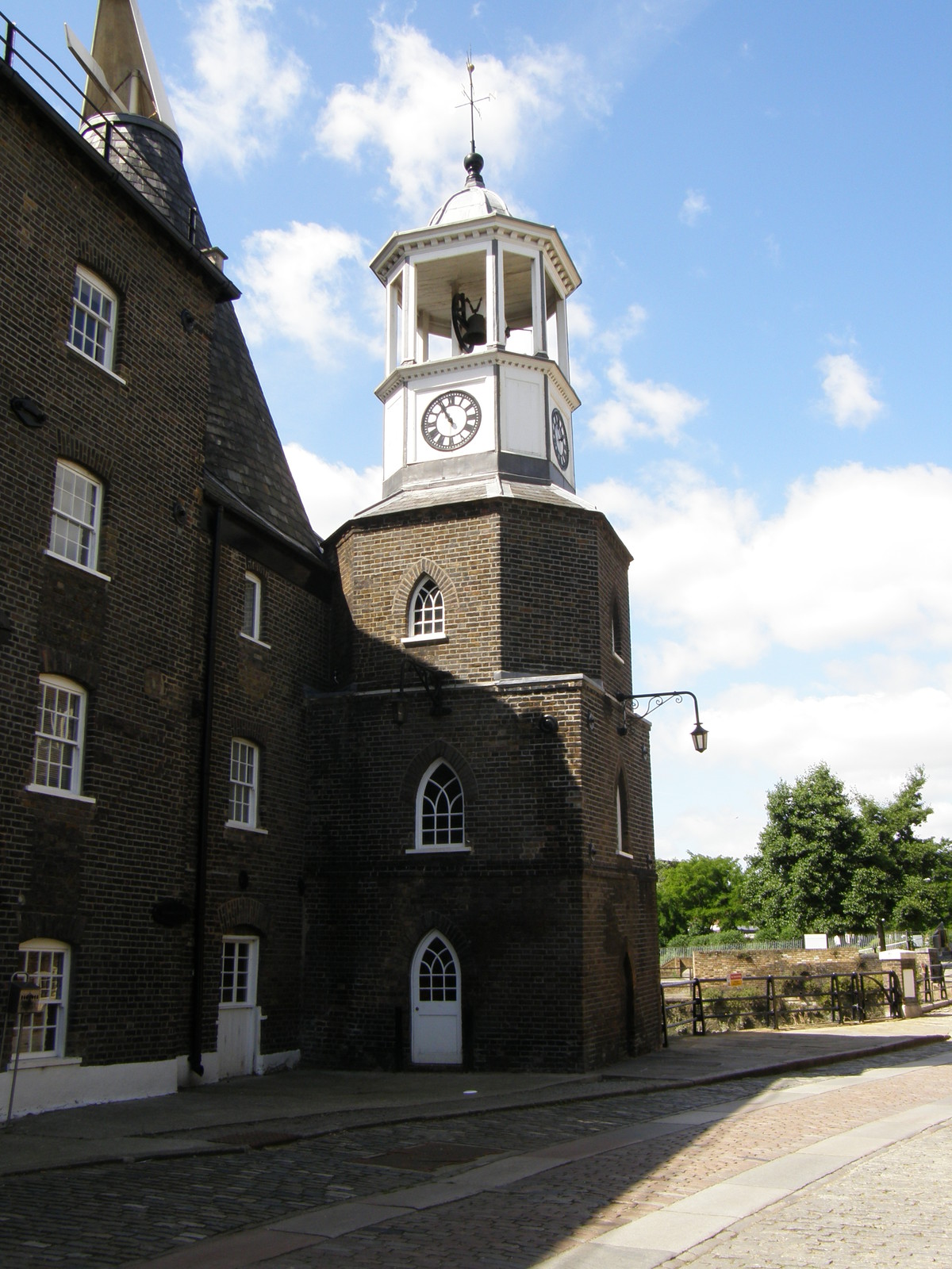 Image from Bow Road to Becontree