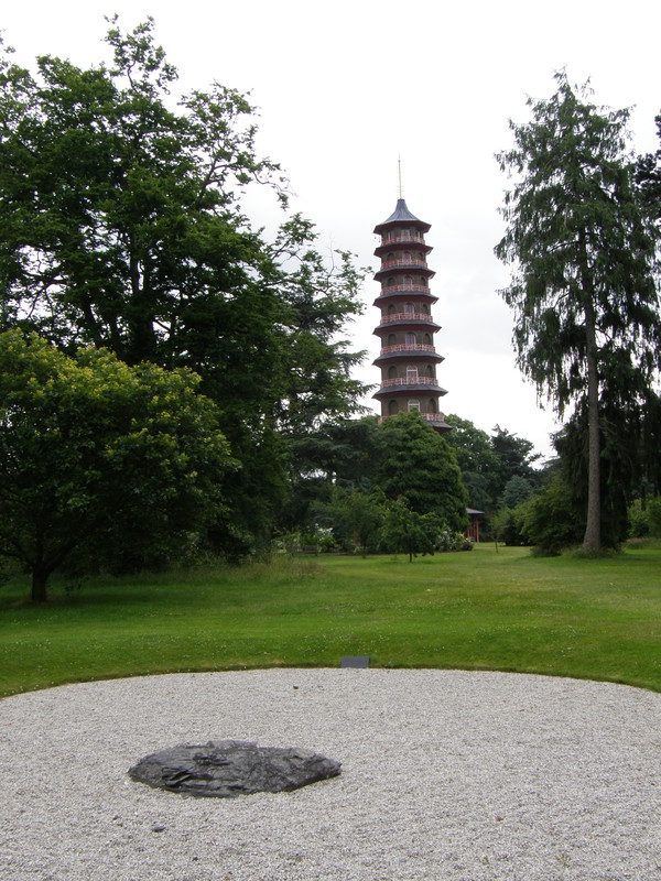 Kew Pagoda from the Japanese gateway