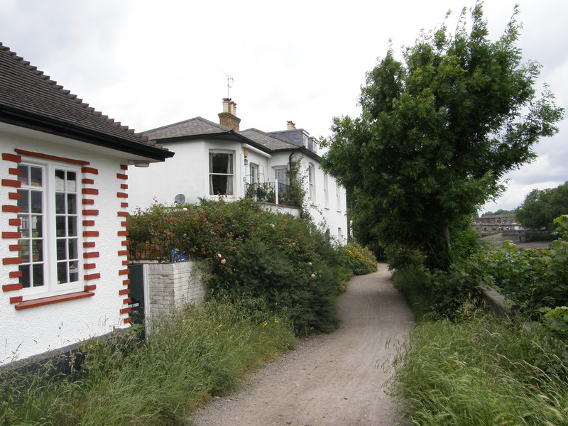 Cottages along the Thames