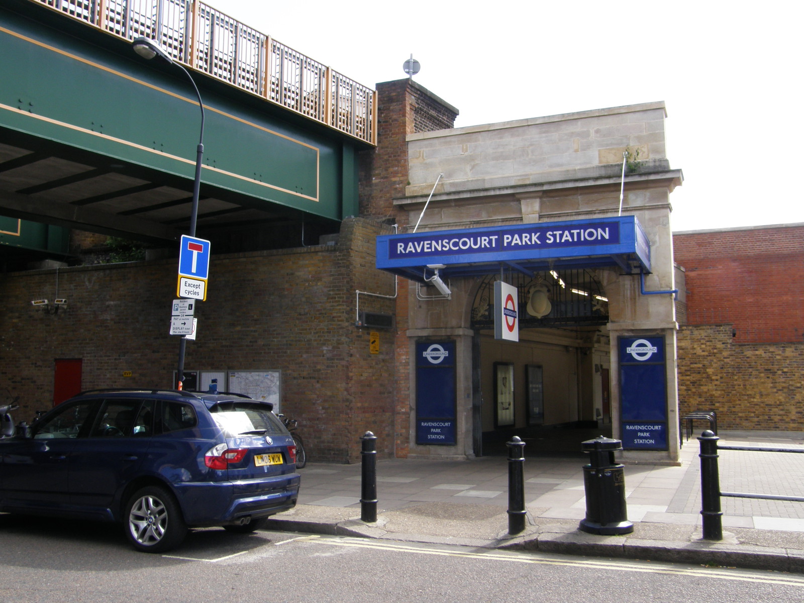 Ravenscourt Park station