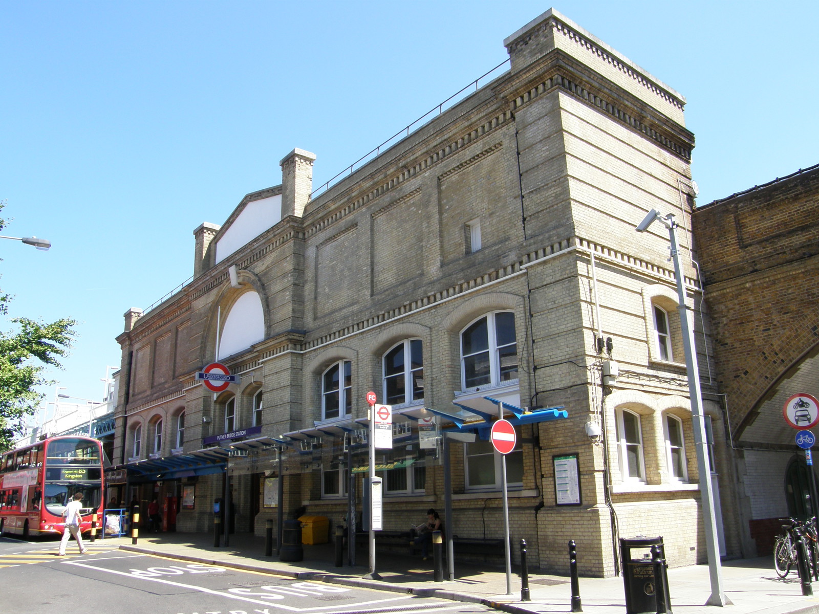 Putney Bridge station