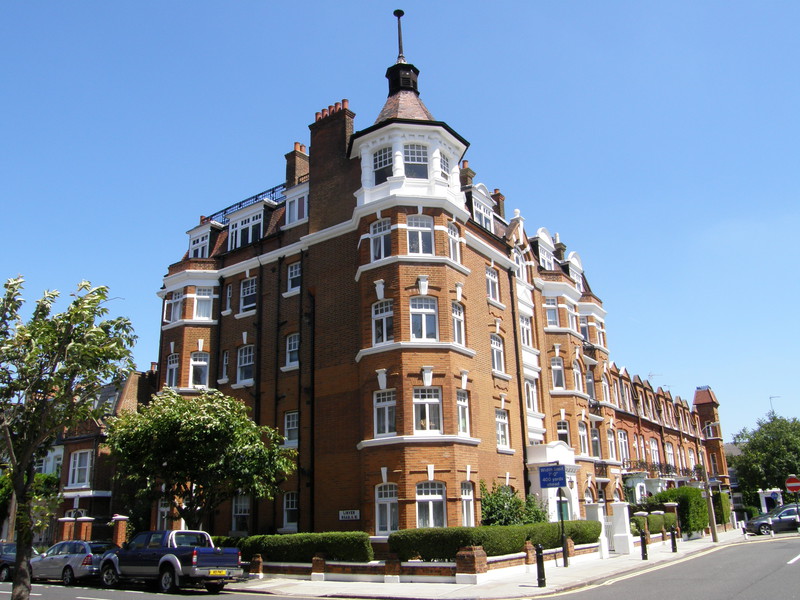 Mansion blocks along Hurlingham Road