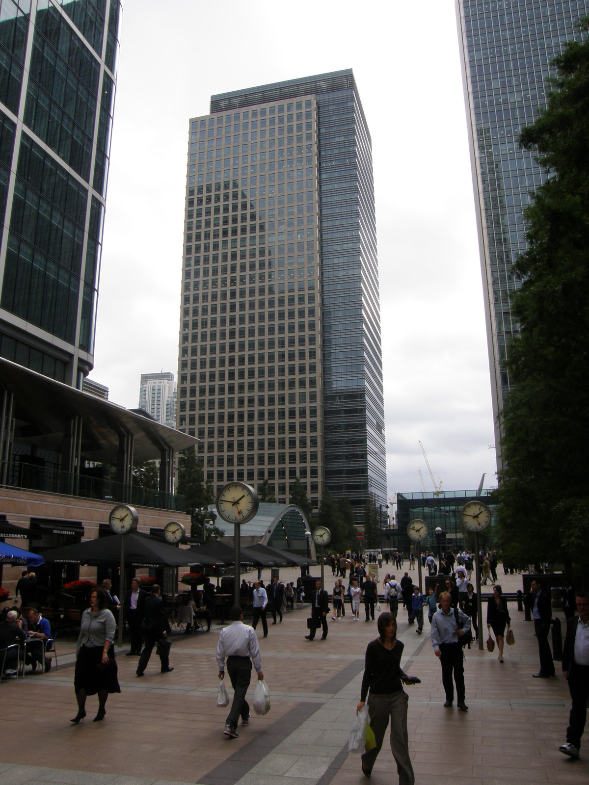 The square outside Canary Wharf station, as seen from the north