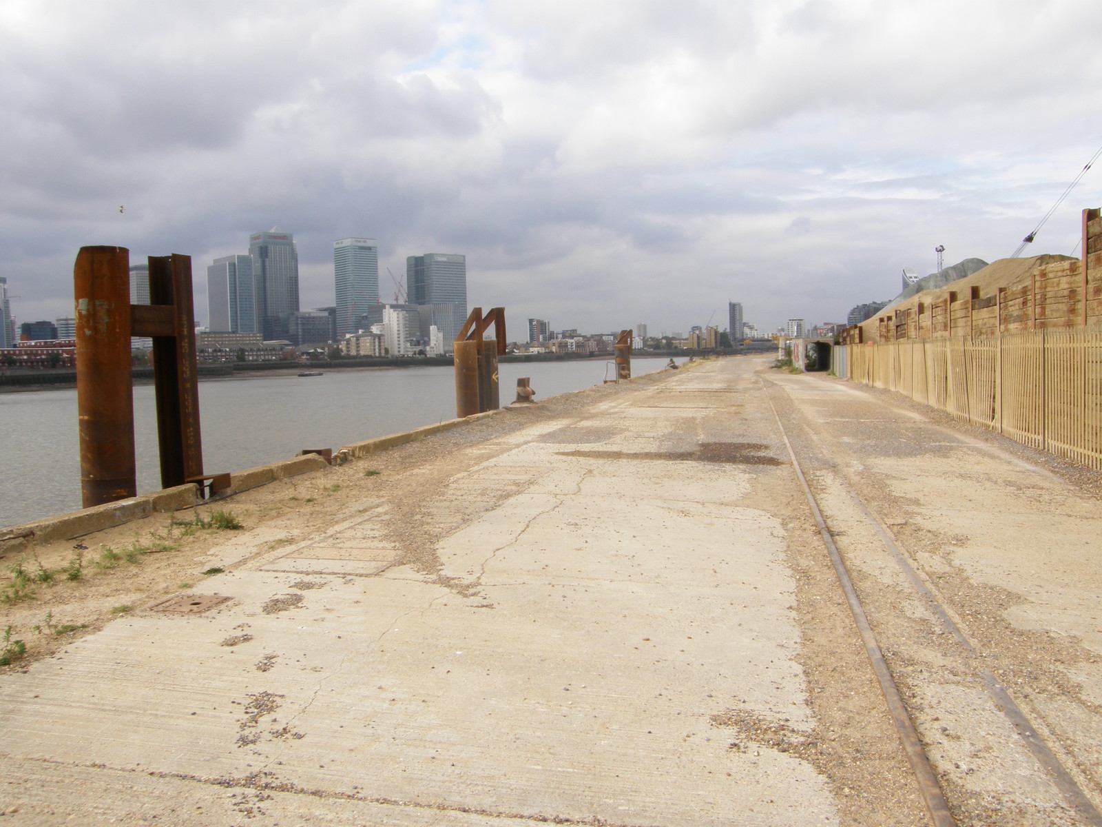 A quay by the Thames with no safety barriers