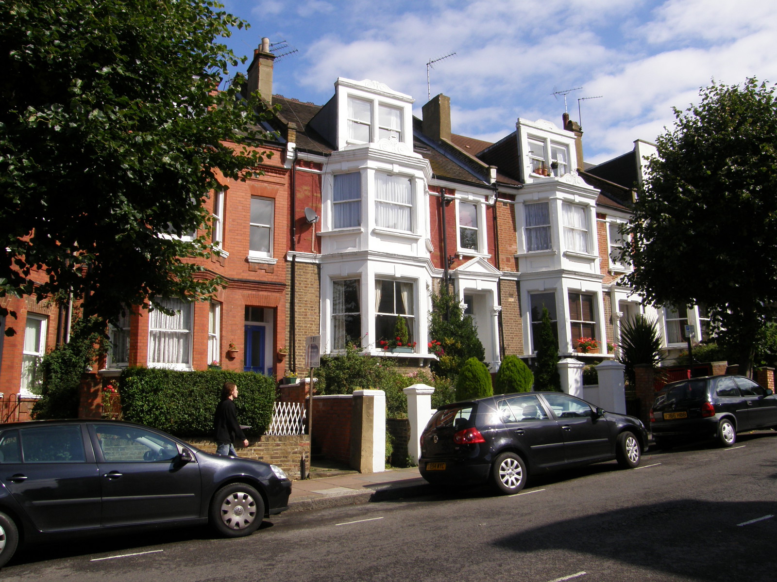 Pretty suburbia along Sherriff Road