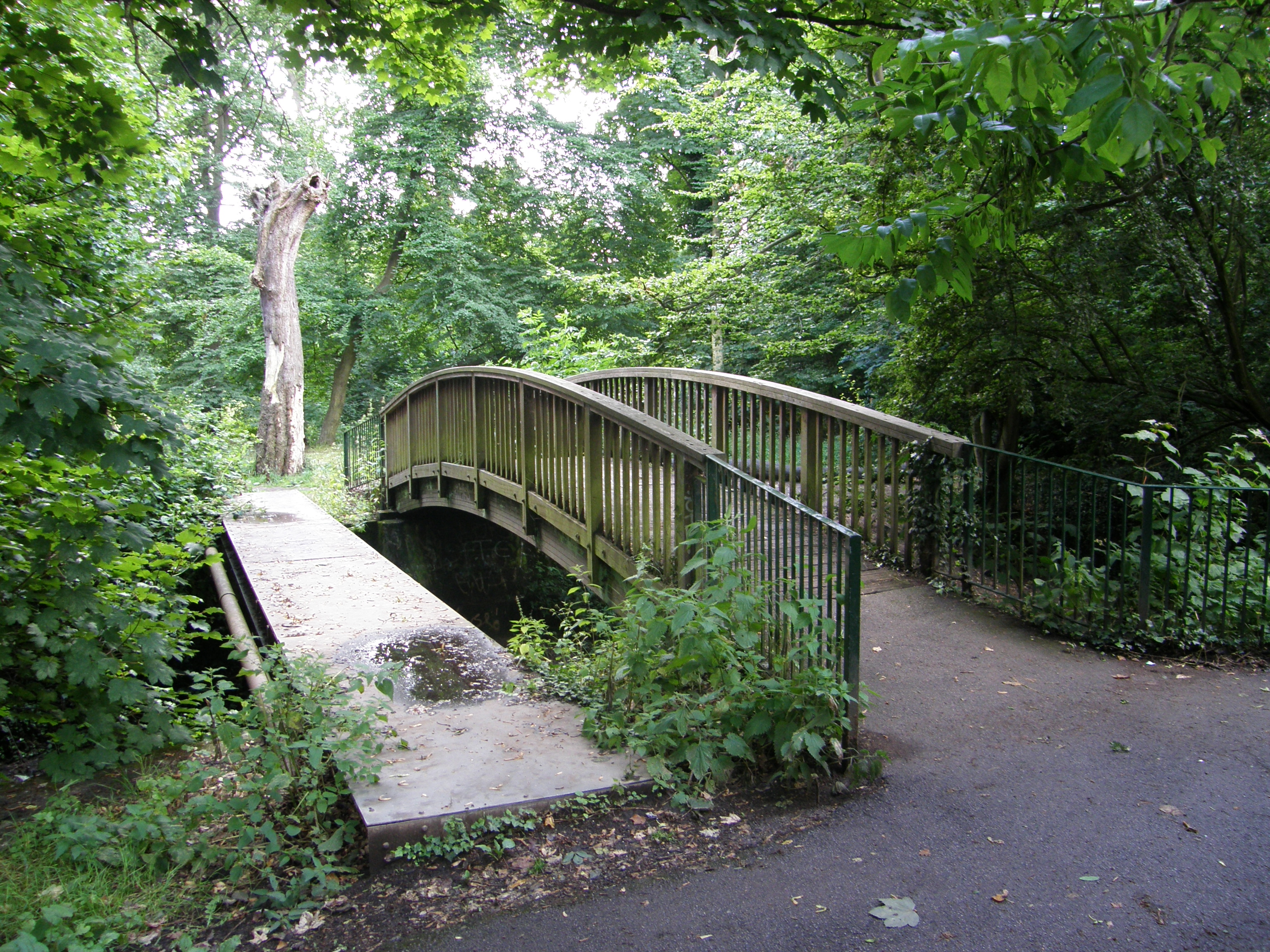 A bridge over the Dollis Brook A Picture from East Finchley to Mill