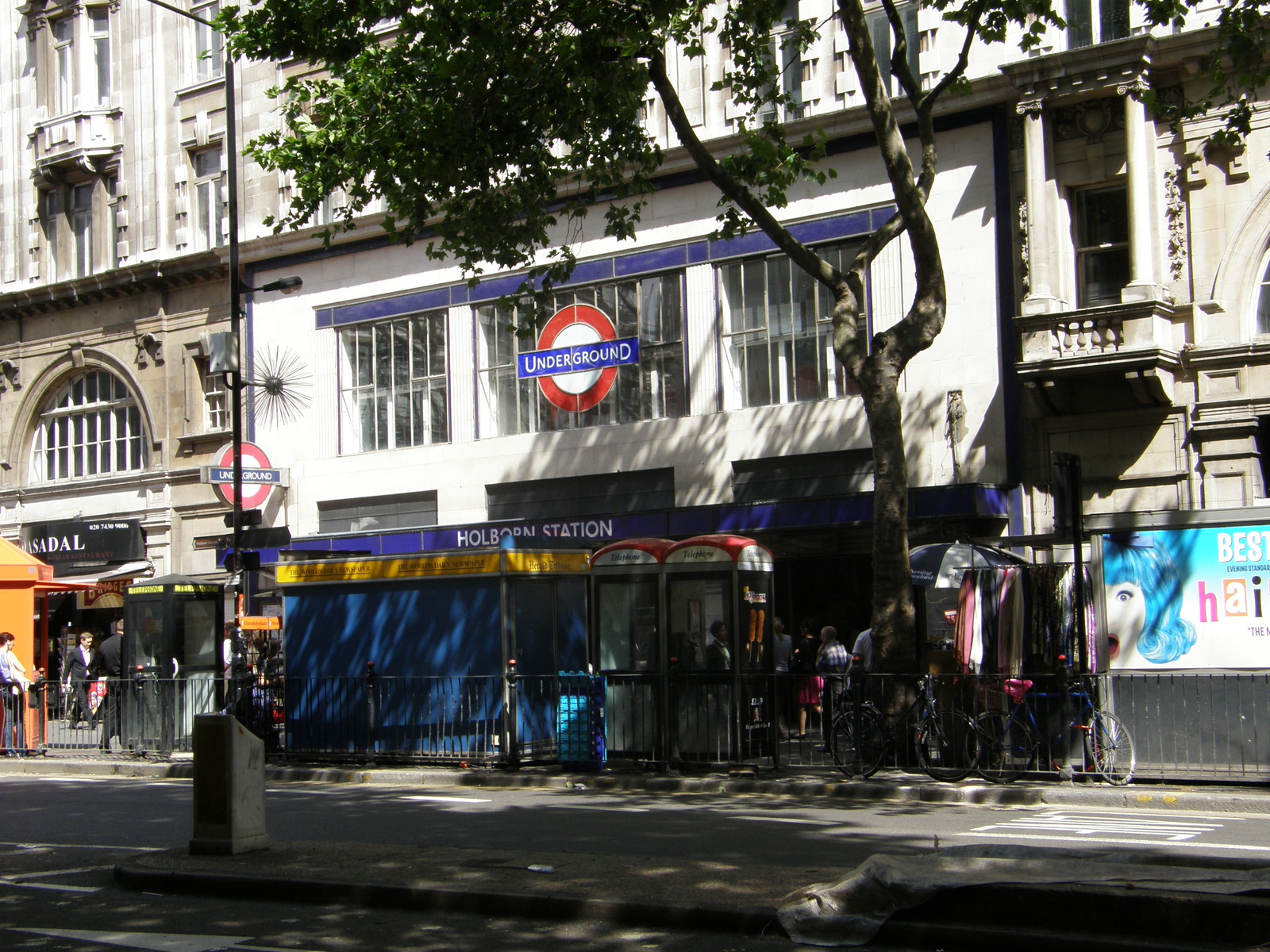 A Picture from Hammersmith to King's Cross St Pancras, Piccadilly