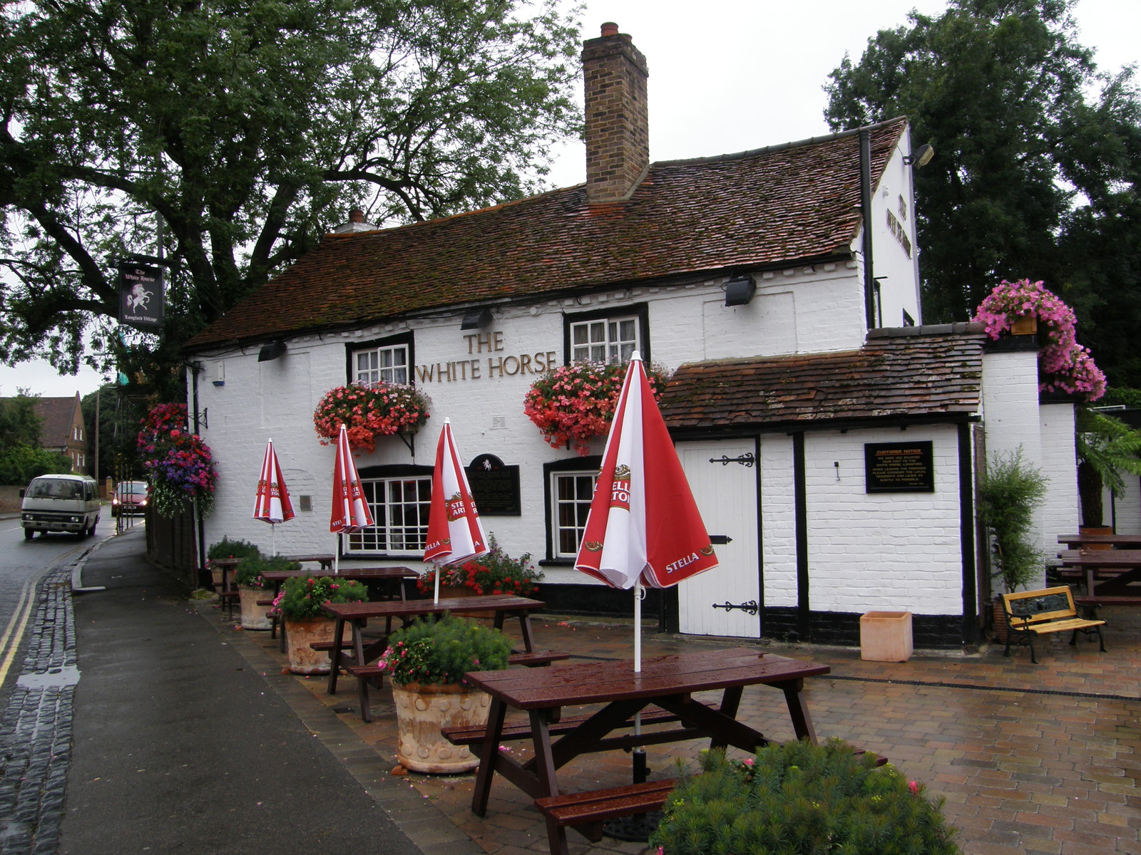 The White Horse pub in Longford