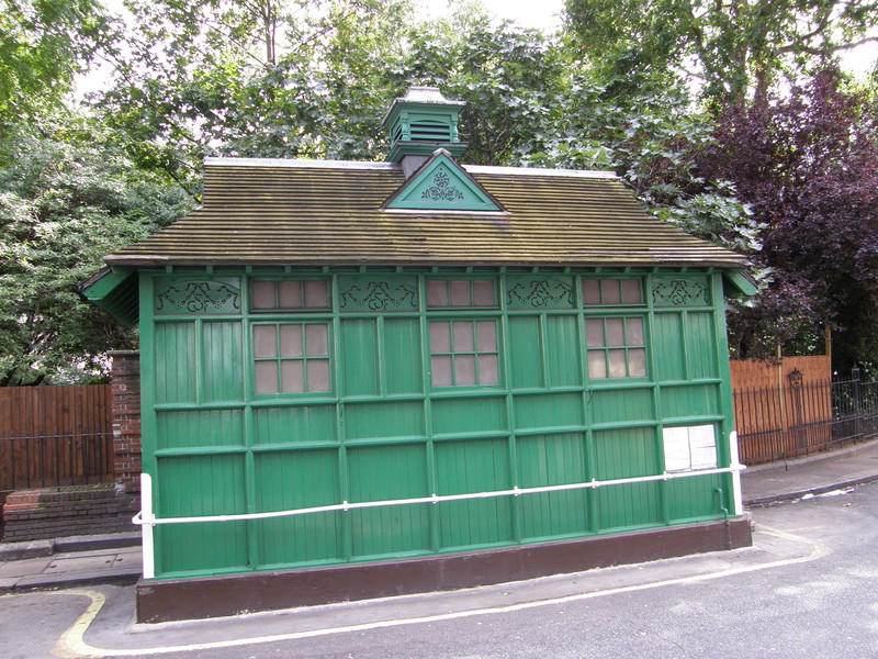 The cab shelter in Hanover Square